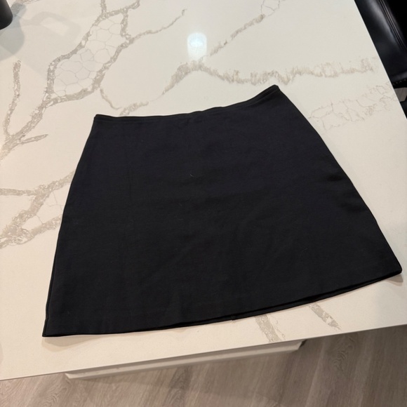 Everlane Women's Dream Mini Skirt in Black, Size Medium - Picture 4 of 9